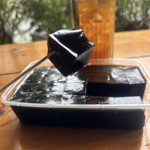 Solución de Gelatina Negra en Polvo para Fabricantes de Alimentos que Requieren un Ingrediente Consistente para la Producción de Gelatina Herbal - Product Image 4