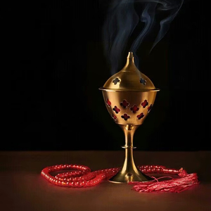 Quemador de incienso de latón hecho a mano de estilo antiguo para aromatizar el hogar, quemador de oud árabe tradicional. - Product Image 1