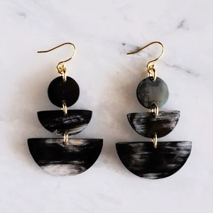 Boucles d'oreilles en corne de buffle, bijoux faits à la main de style animalier pour femmes et filles à prix avantageux - Product Image 1