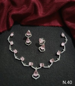 Ensemble de bijoux en diamant américain de forme ovale plaqué argent avec boucles d'oreilles et colliers assortis pour femmes et filles - Product Image 1