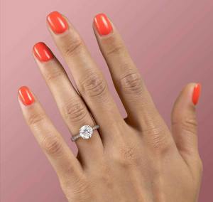 Anillo de Moissanita Redonda Brillante Hecha a Mano Más Vendida, Ideal para Propuestas, Regalos o Ocasiones Especiales, Disponible al Mejor Precio - Product Image 1