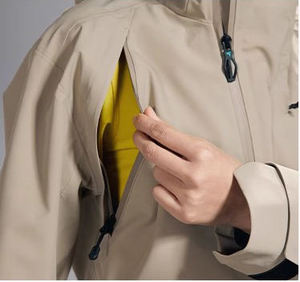 Veste coupe-vent à capuche unisexe avec logo personnalisé, imperméable -Tex 10 000 mm, écologique, softshell, pour le camping, la randonnée, le ski - Product Image 4