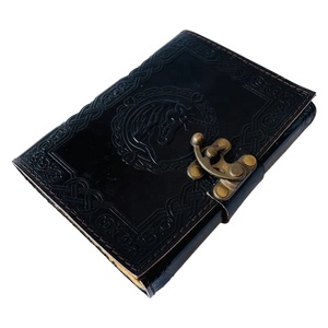Livre de sorts en cuir vintage cheval journaux wiccan celtiques licorne pour écrire papier d'art noir gaufré à la main - Product Image 1