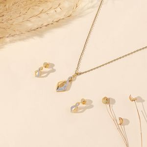 Ensemble collier et boucles d'oreilles en diamants de laboratoire, pendentif infini torsadé, bijoux en or bicolore avec diamants, cadeau de mariage pour femme - Product Image 2