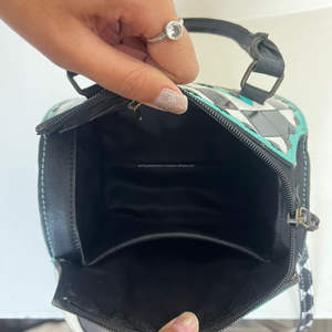 Bolso de Mano Pequeño de Cuero Genuino Hecho a Mano para Mujer, Estilo Occidental, con Cuadros Turquesa, Bolso Bandolera y Bolso de Viaje de Diseño - Product Image 6