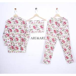 Elegante Conjunto de Pijama de Algodón con Estampado Floral para Mujer, Ropa de Dormir India Suave y Cómoda, Perfecta para Noches de Relajación y Sueño Reparador - Product Image 4
