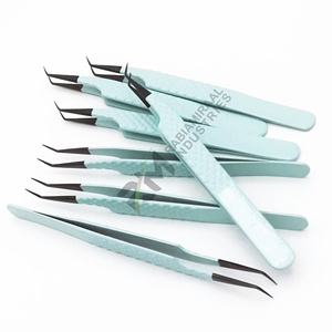 Pince à épiler pour extensions de cils RMI 45 degrés, pointe en plasma noire et acier inoxydable bleu avec revêtement poudré, poignée diamantée. - Product Image 6