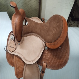 Silla de montar occidental de cuero personalizada hecha a mano – Silla de montar cómoda para senderos con estribos y accesorios de Adeefa - Product Image 2