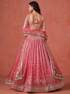 Conjunto de Lehenga en Degradado Rosa Melocotón con Blusa Bordada y Dupatta de Tela de Red para Bodas, Fiestas, Elegancia Festiva de Bollywood - Product Image 2