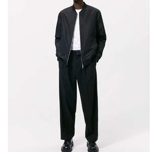 Chaquetas de Invierno Impermeables con Capucha Personalizadas con MOQ Bajo para Hombre y Mujer, Ligeras, 100% Nailon, Cortavientos Plegables - Product Image 3