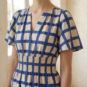 Robe courte à volants en coton à carreaux blancs et bleus, imprimée, avec manches courtes, pour femmes, en tissu léger - Product Image 3