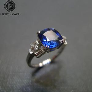 Anillo de compromiso clásico de moissanita con corte cojín, chapado en oro y plata 925, con engaste de puntas, para mujer - Product Image 5