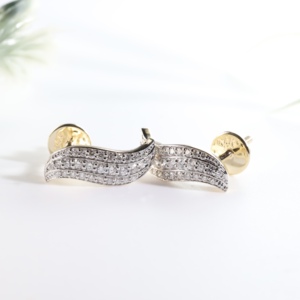 Pendientes de oro con diseño de onda y diamantes, tres cintas curvas clásicas paralelas, pavé de cristal, diseño geométrico tipo climber, para bodas y fiestas - Product Image 1