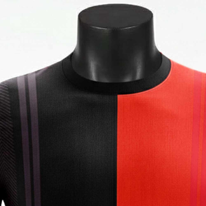 Camiseta Deportiva de Manga Corta para Hombre, Cuello Redondo, Bloques de Color Negro y Rojo, Tejido de Secado Rápido, Corte Regular - Product Image 5