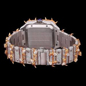 Reloj de Cuarzo Personalizado de Moda con Caja de Aleación, Diamantes de Moissanita VVS, Totalmente Cubierto de Piedras, Diseño de Hoja en Dos Tonos, Reloj Premium - Product Image 3