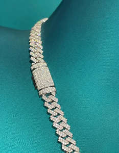 สร้อยคอเงินแท้ 925 แบบ Cuban Link ประดับเพชร Moissanite พร้อมตัวล็อกแบบฝังเพชรทรงกล่อง ดีไซน์โดดเด่นหรูหรา - Product Image 3
