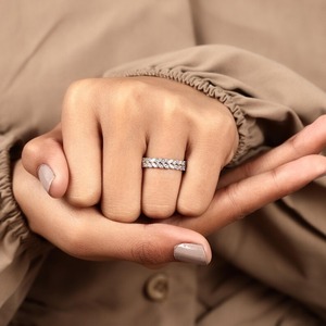 Anillo de Eternidad de Doble Hilera con 200 Diamantes Marquise Cultivados en Laboratorio, en Oro Sólido de 14K, Elegante Joyería Nupcial - Product Image 5