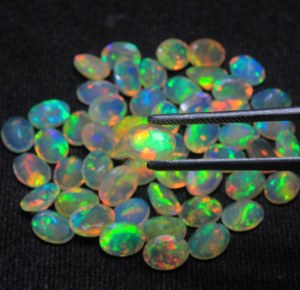 Opale facettée 6x8mm, pierre précieuse naturelle d'Éthiopie Welo, taille ovale, opale à jeu de couleurs multicolores, opale de feu, vente en gros - Product Image 3