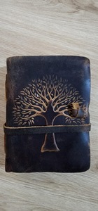 สมุดบันทึกหนังแท้ Tree of Life ขนาด A5 เข้าเล่มแบบสันเกลียว ขนาด 7 x 5 นิ้ว สไตล์วินเทจ ทำมือ พร้อมกระดาษแบบถอดเปลี่ยนได้ 200 แผ่น - Product Image 1