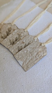 Étiquettes en papier plantable écologiques, étiquettes cadeaux vierges recyclées pour l'emballage, l'artisanat et la marque, formes et tailles variées, étiquettes durables - Product Image 3