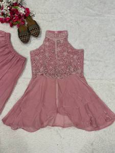 Conjunto de Top y Pantalón de Seda Crush para Fiestas, Bodas y Diwali, con Bordados a Mano y Adornos de Moti, de Secado Rápido y Sin Arrugas - Product Image 6