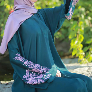 Fabricants d'Abayas, Vêtements Islamiques, Abaya et Hijab de Dubaï, Manches Brodées, Abaya Ouverte Modeste d'Été - Product Image 3