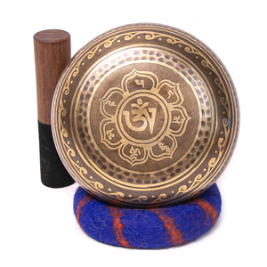 Ensemble de bols chantants tibétains de 12 cm avec 4 dés Bouddha sculptés, motif mantra et mandala, gravure à la marteau - Product Image 1
