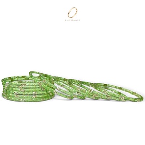 Collection Export de Luxe : Bracelets en Verre Vert Menthe Goutte de Pluie Cachemiri pour Femme, Finition Or Premium pour les Marchés Mondiaux de la Mode - Product Image 4