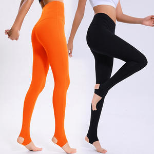 Pantalones de yoga largos sin costuras de cintura alta para gimnasio, leggings deportivos para fitness y entrenamiento con diseño de pantalones cortos de yoga con estampado sólido. - Product Image 2