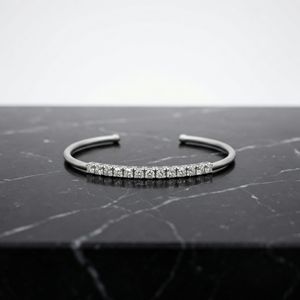 Bracelet chaîne minimaliste en argent pour femme avec diamants de laboratoire, design moderne et élégant, plaqué argent, idéal pour mariage ou soirée - Product Image 2