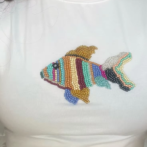 Débardeur sans manches en coton côtelé blanc pour femme, orné de fleurs brodées à la main avec des perles de verre, fournisseur en gros - Product Image 1