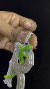 Pendentif lettre R en argent 925 plaqué or et rhodium avec breloque gecko vert incrusté de moissanite, style hip-hop, bijoux unisexe - Product Image 2