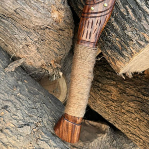 Hacha Vikinga Nórdica Hecha a Mano de Grado Industrial con Mango de Madera y Cabeza de Acero al Carbono, Herramienta de Alta Calidad para Acampar y Cortar Madera - Product Image 5