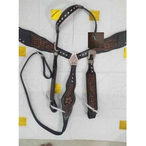 Ensemble de têtière à une oreille et de collier de poitrine en cuir noir pour cheval, avec motif floral gravé, ferrures en acier inoxydable, réglable, équipement de style western - Product Image 3