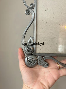 Marco de Fotos Metálico Premium Hecho a Mano para Decoración de Mesa por Tradebyd - Product Image 5