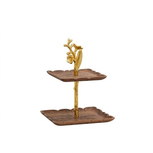Support à gâteau artisanal à 2 niveaux en bois d'acacia avec poignée en métal rustique en forme de branche, élégant et inspiré de la nature, pour desserts et cupcakes - Product Image 6
