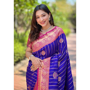 Sari en soie douce violette Elite Weaves avec contraste tissé Zari, vêtements indiens et pakistanais - Product Image 2