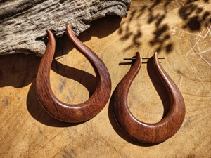 Boucles d'oreilles en bois, finition naturelle, bijoux en bois faits à la main pour femmes, accessoire de style bohème - Product Image 5