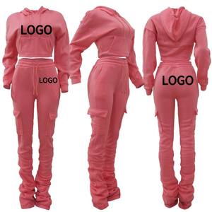 Conjunto de dos piezas para mujer 2026: Sudadera corta con logo personalizado y pantalones cargo apilados de estilo plano para invierno - Product Image 4