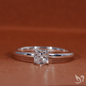 Bague en diamant de laboratoire certifié IGI, taille coussin 0,50 carat, en or blanc 18 carats |   Bague de fiançailles solitaire - Product Image 1