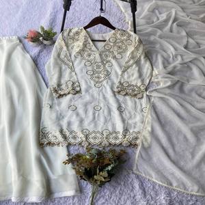 Conjunto de Traje Palazzo VASTRA COTTAGE con Top Kurti Bordado con Lentejuelas, Talla Única, Palazzo y Dupatta Cosidos, Ropa Étnica - Product Image 2