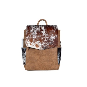 Mochila Bohemia Occidental de Cuero Vacuno con Pelo Genuino, Bolso de Cuero Hecho a Mano para Hombre y Mujer, Viaje de Primavera, Hecho en India - Product Image 1