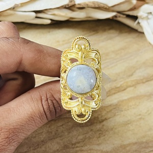 Bagues tendance en pierre de lune, bague tribale en laiton pour femme, plaquée or 18 carats, filigrane vintage, bague ethnique statement pour la vente en gros/OEM/ODM - Product Image 4