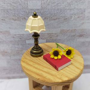 Lámpara de Mesa Vintage Elegante en Miniatura 1:12, Accesorios Metálicos Plateados para Casa de Muñecas, Decoración para Mini Mundo - Product Image 5