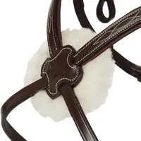 Bridon anglais en cuir marron sur mesure avec finitions brillantes, avec nezier rembourré, frontal et rênes en toile