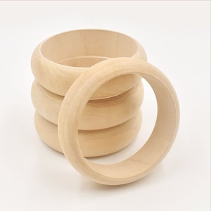 Pulseras y Brazaletes de Madera MN Exports MNE-1327 Clásicos Unisex con Imitación de Perla para Fiestas Cristianas, Acabado Natural, Forma Suave - Product Image 3