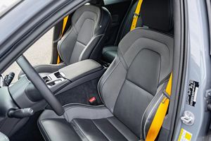 Volvos V60 Recharge T8 Polestar Engineered Wagon 2023, Listo para Envío a Todo el Mundo - Product Image 2