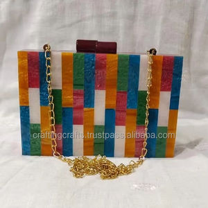 Motif géométrique Lady Style Résine Bois Pochettes avec Chaînes Décoration une Fusion Fonctionnelle et Élégante de l'Art et de la Mode - Product Image 3