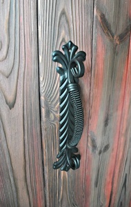Poignée de portail en fer forgé traditionnelle ; résistante à la rouille, facile à installer, avec un design décoratif et une finition peinte. - Product Image 6