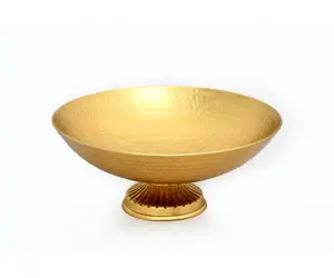 Elegante tazón de metal para servir, para una experiencia gastronómica de lujo. Tazón de metal de diseño artesanal para decoración del hogar y la oficina, con acabado seguro. - Product Image 4